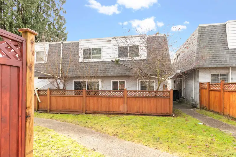 23 21555 DEWDNEY TRUNK ROAD - photo 2 of 28