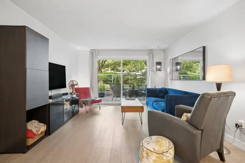 112 550 ROYAL AVENUE - photo 4 of 31
