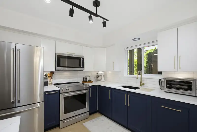105 20556 113 AVENUE - photo 2 of 36