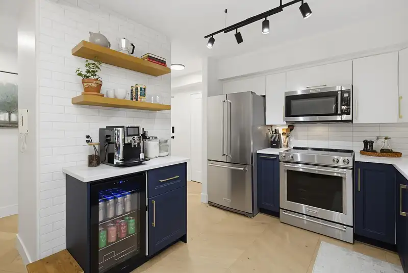 105 20556 113 AVENUE - photo 3 of 36