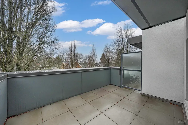 2071 E 1ST AVENUE - photo 4 of 25