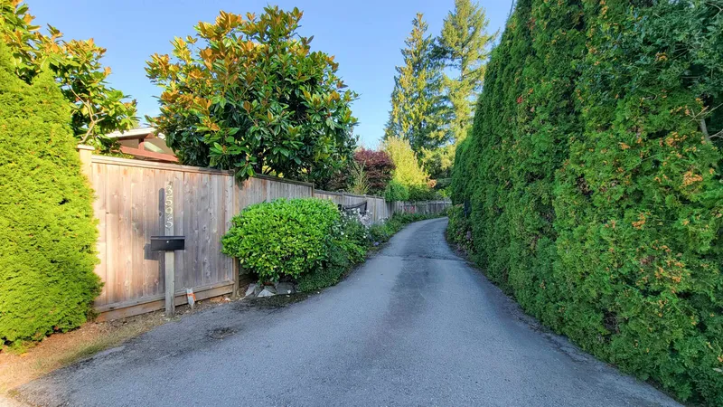 3595 WELLINGTON CRESCENT - photo 2 of 25