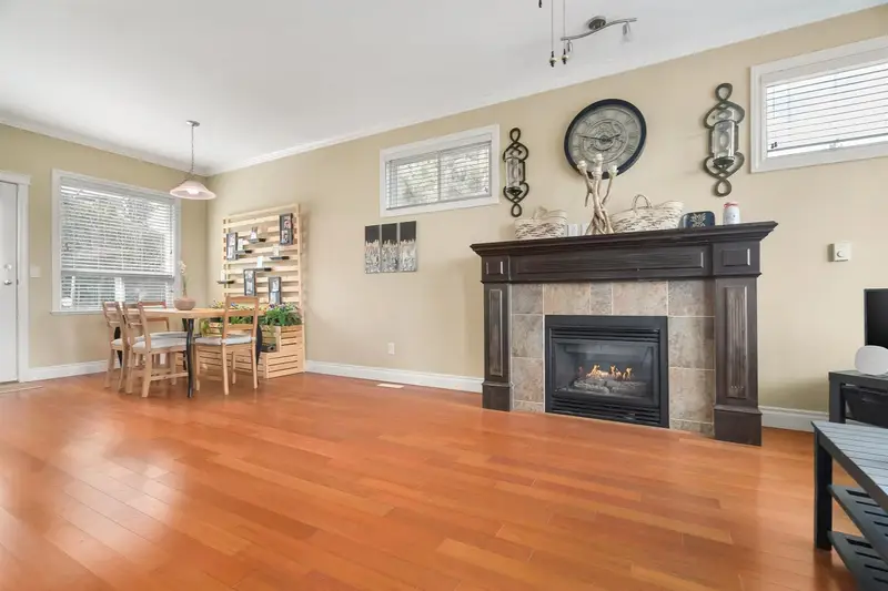 33382 FRANKLIN AVENUE - photo 4 of 25