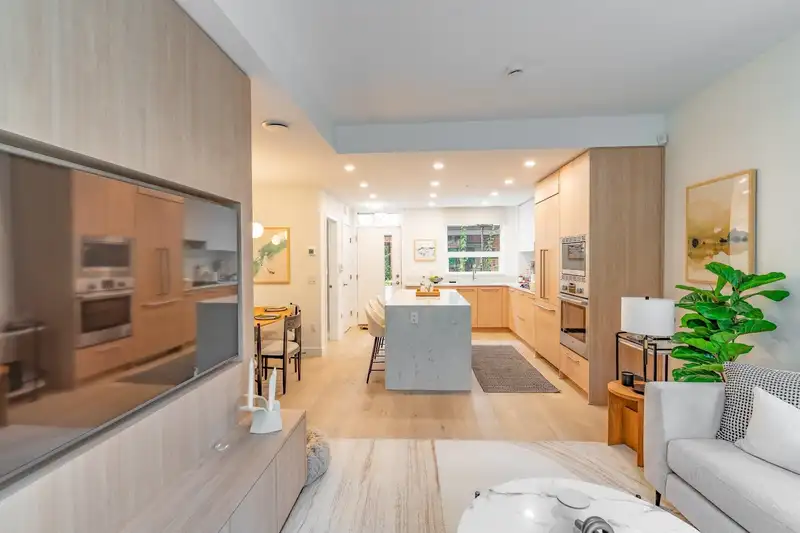 126 2050 GLENAIRE DRIVE - photo 4 of 11