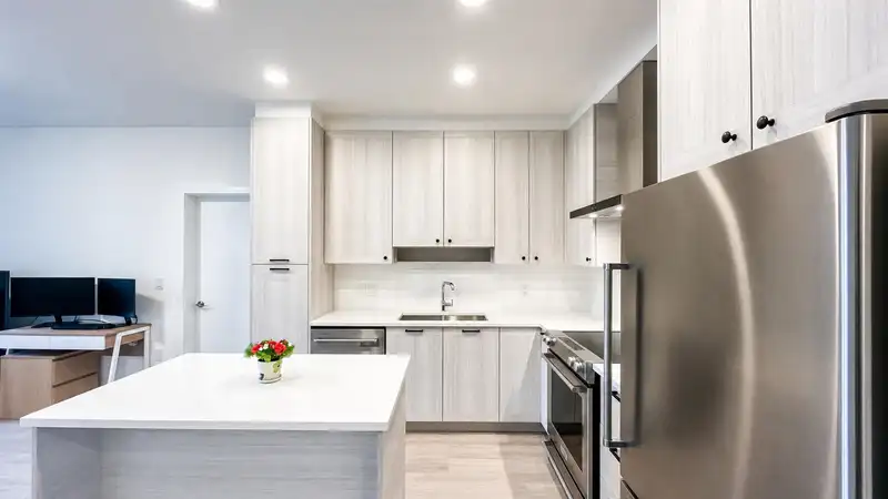 102 7133 14TH AVENUE - photo 1 of 40