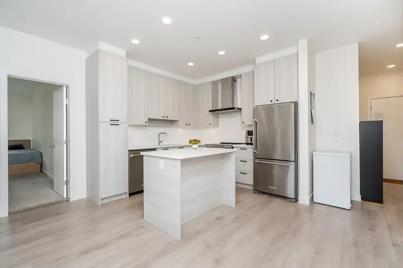102 7133 14TH AVENUE - photo 3 of 40