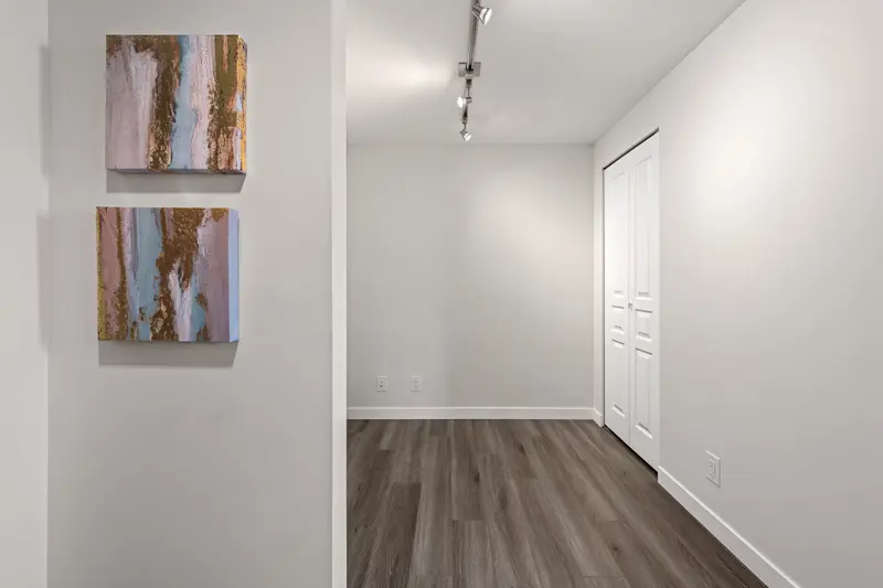 2301 3096 WINDSOR GATE - photo 3 of 25