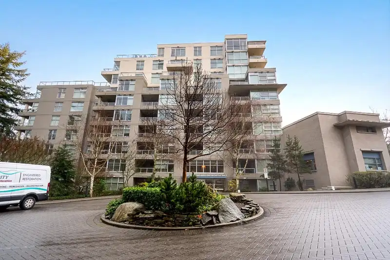 401 9262 UNIVERSITY CRESCENT - photo 4 of 32