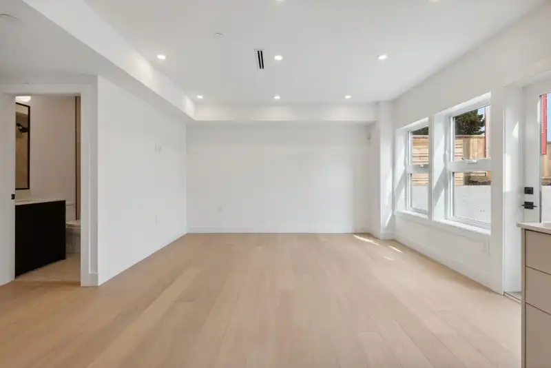 3379 VICTORIA DRIVE - photo 3 of 12