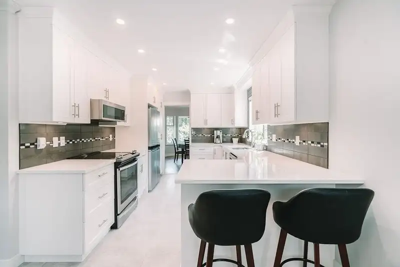 6 25 RICHMOND STREET - photo 1 of 39