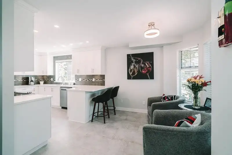 6 25 RICHMOND STREET - photo 4 of 39