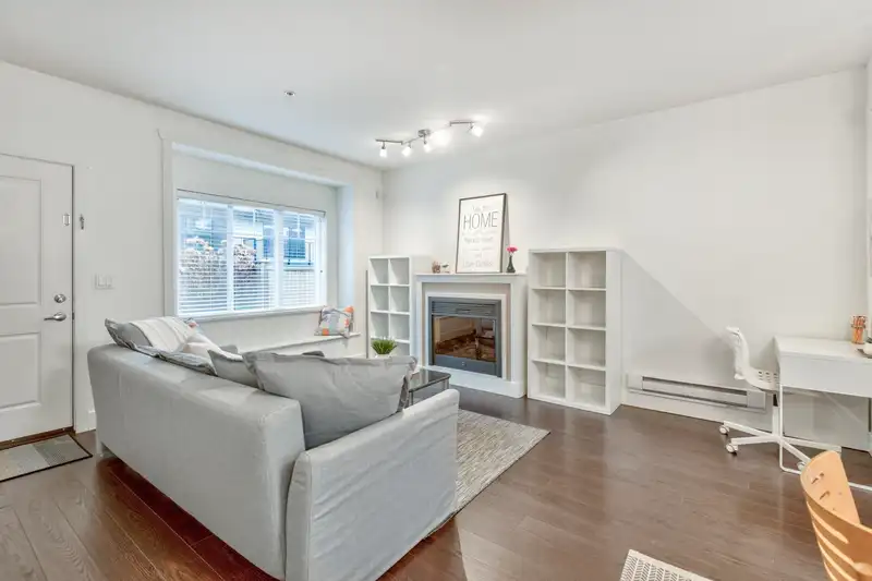 109 368 ELLESMERE AVENUE - photo 1 of 30