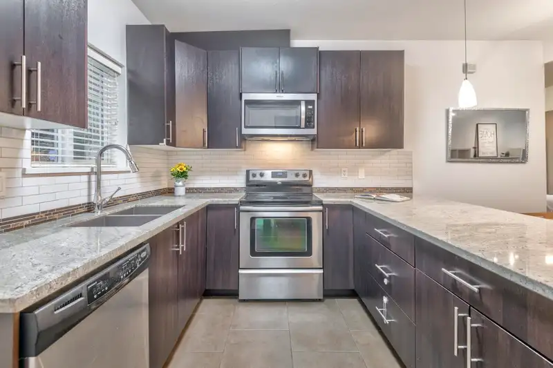 109 368 ELLESMERE AVENUE - photo 3 of 30