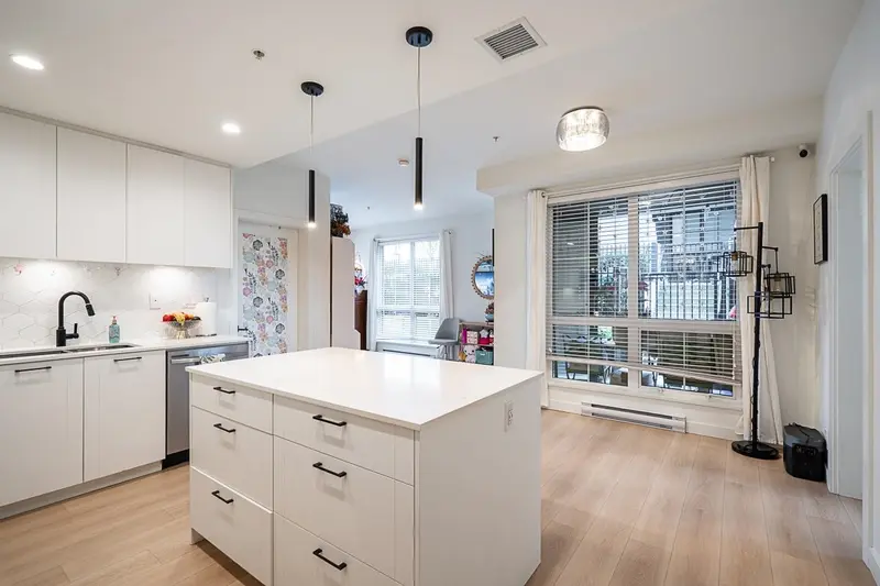 102 20052 83A AVENUE - photo 2 of 22