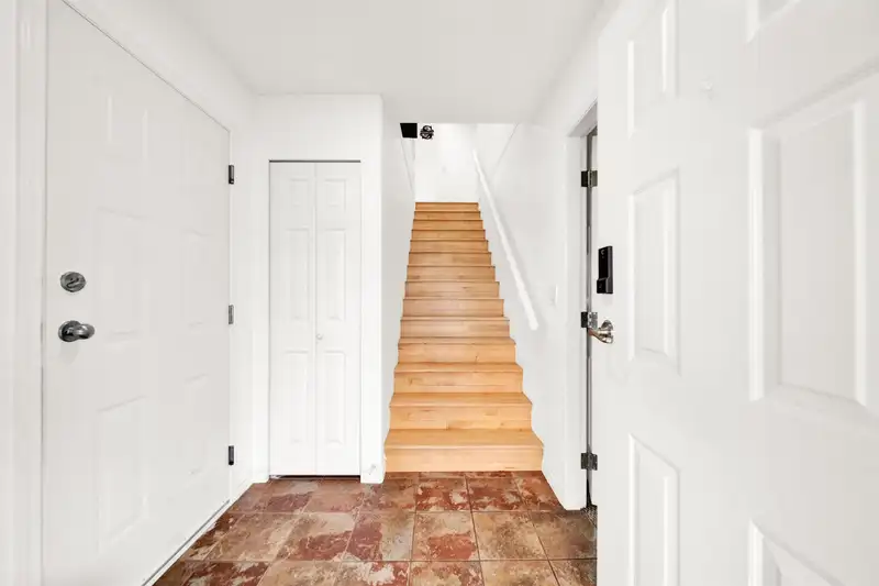 35114 LABURNUM AVENUE - photo 4 of 35