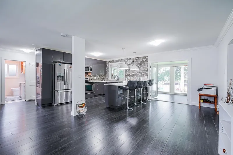 2212 GRANT STREET - photo 3 of 25