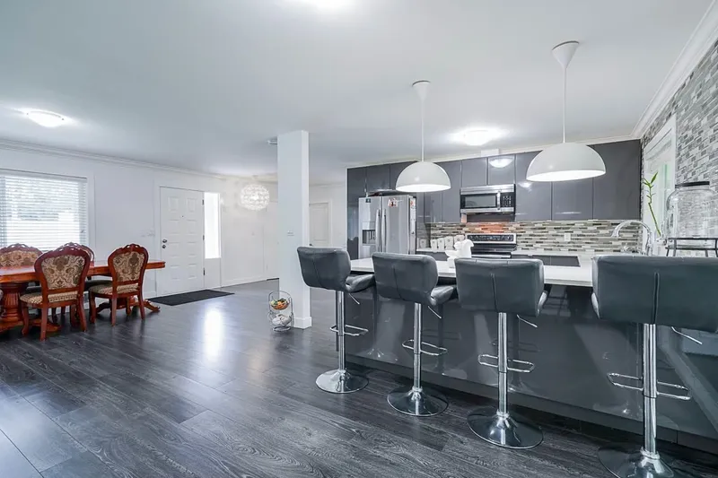 2212 GRANT STREET - photo 4 of 25