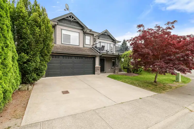 47216 LAUGHINGTON PLACE - photo 1 of 35