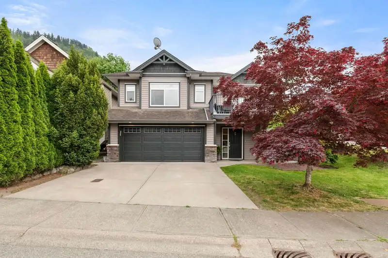 47216 LAUGHINGTON PLACE - photo 2 of 35