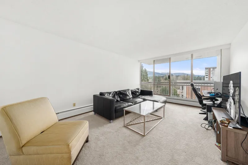 1404 2016 FULLERTON AVENUE - photo 3 of 25