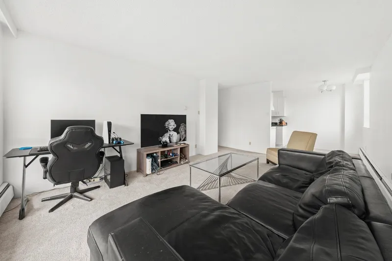 1404 2016 FULLERTON AVENUE - photo 4 of 25