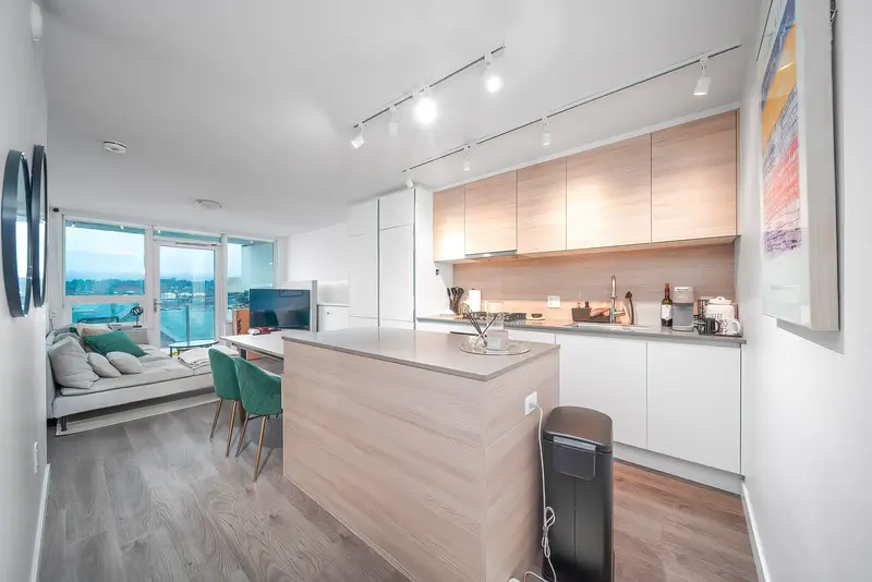 710 988 QUAYSIDE DRIVE - photo 1 of 21