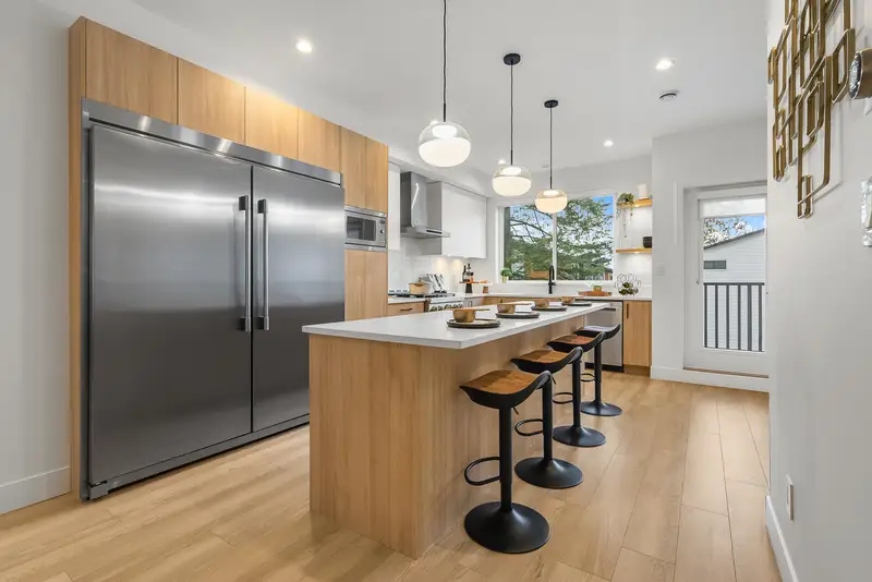 7 17538 100 AVENUE - photo 2 of 19