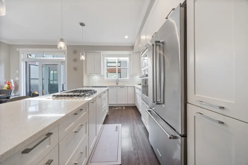 154 16488 64 AVENUE - photo 2 of 25