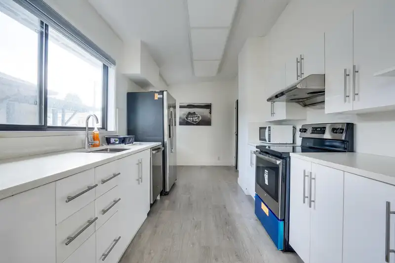 1726 PENTICTON STREET - photo 4 of 22