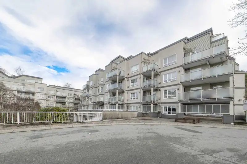 106 14399 103 AVENUE - photo 1 of 40