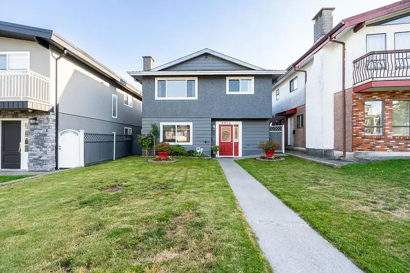 4212 TRIUMPH STREET - photo 1 of 39