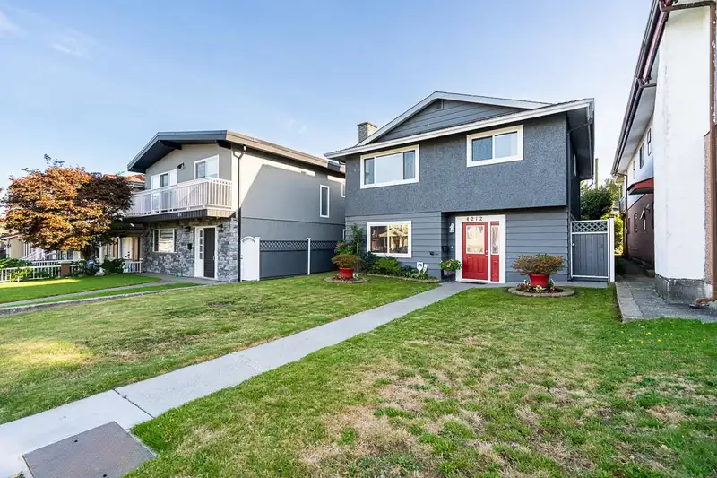 4212 TRIUMPH STREET - photo 2 of 39