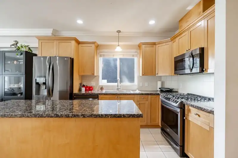 1124 ROCHESTER AVENUE - photo 1 of 39
