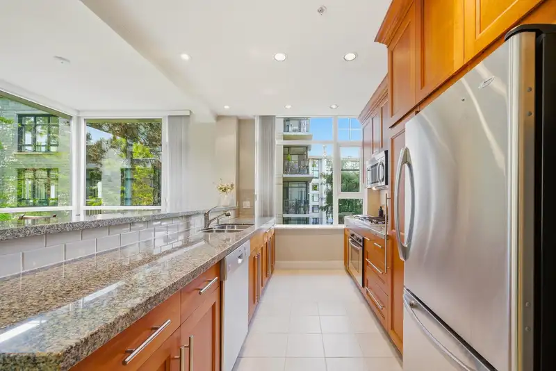 305 4759 VALLEY DRIVE - photo 3 of 39