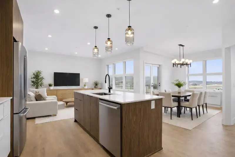 310 46185 THOMAS ROAD - photo 1 of 11