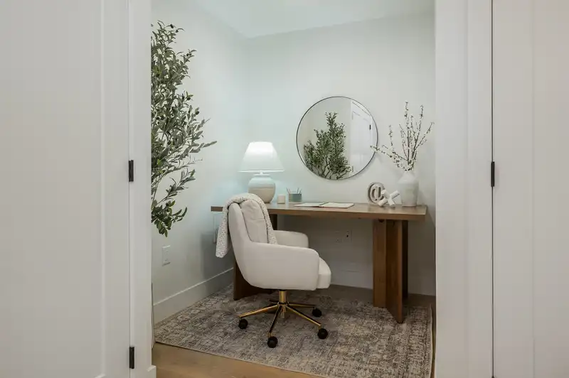 310 46185 THOMAS ROAD - photo 3 of 11