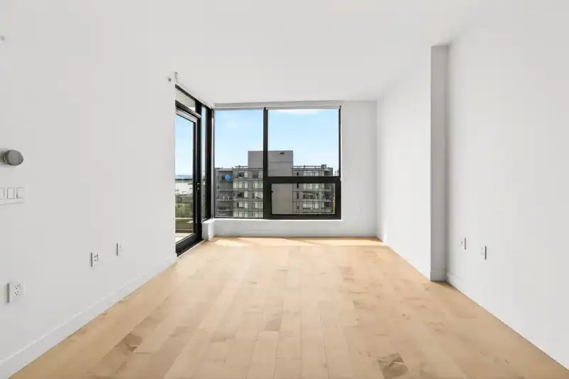 1304 135 E 13TH STREET - photo 2 of 26
