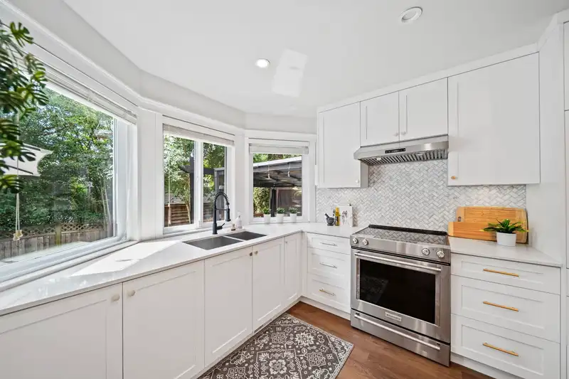 10942 63A AVENUE - photo 4 of 29