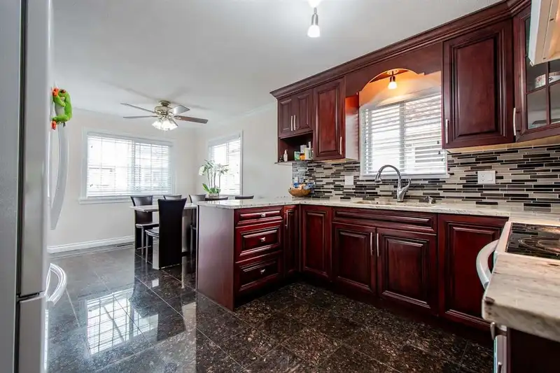 5756 ST. MARGARETS STREET - photo 3 of 9