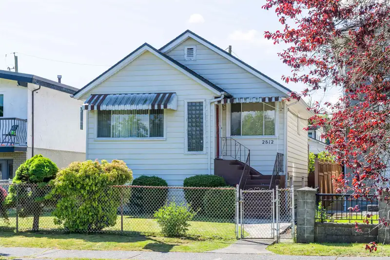 2812 E 18TH AVENUE - photo 1 of 34