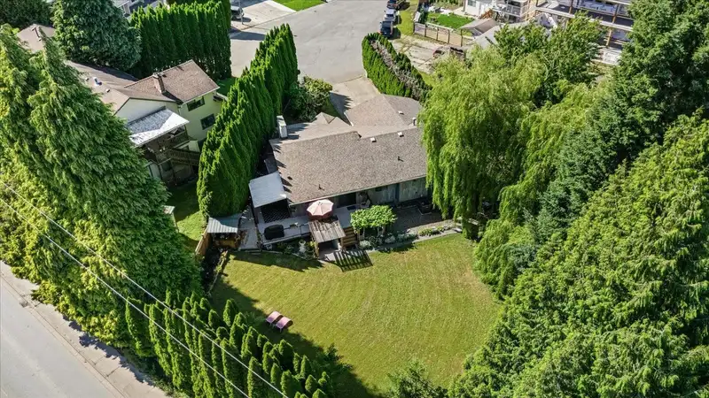 3222 COMOX COURT - photo 4 of 40