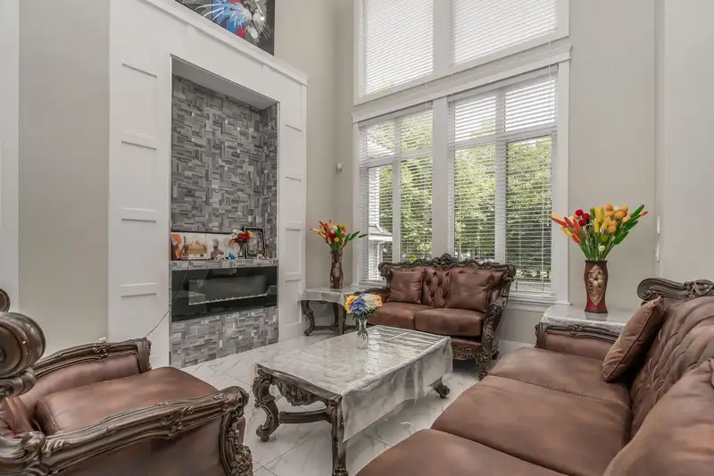 9021 BEN NEVIS CRESCENT - photo 4 of 40
