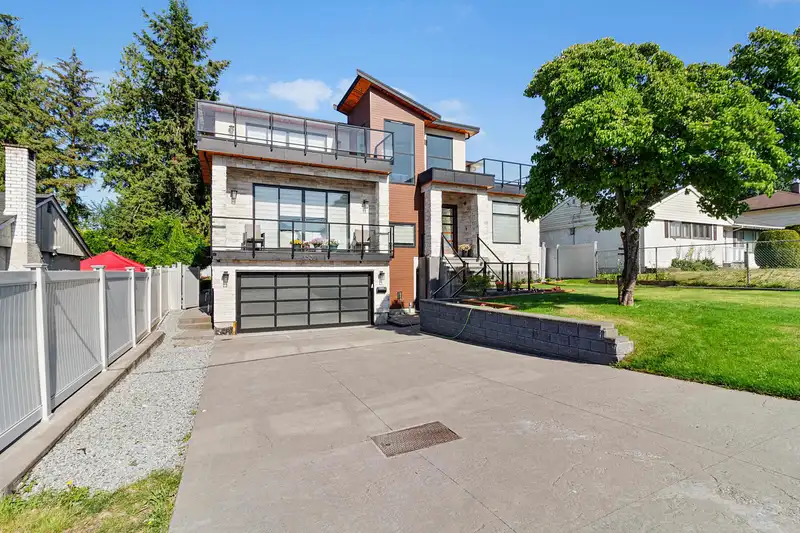 10936 128A STREET - photo 2 of 36