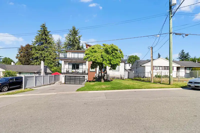 10936 128A STREET - photo 3 of 36