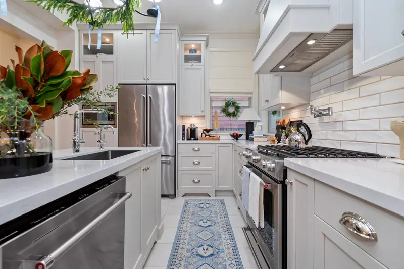 5850 COWICHAN STREET - photo 2 of 25