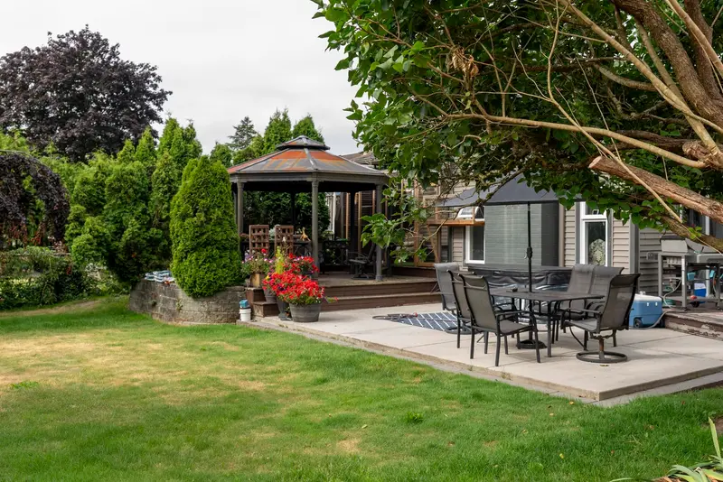 1400 53A STREET - photo 2 of 4