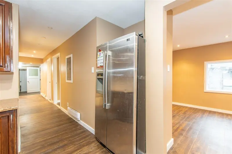 9485 ROBSON STREET - photo 3 of 9