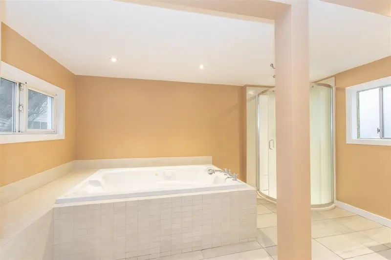 9485 ROBSON STREET - photo 4 of 9