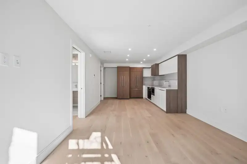 153 408 W 45TH AVENUE - photo 3 of 15