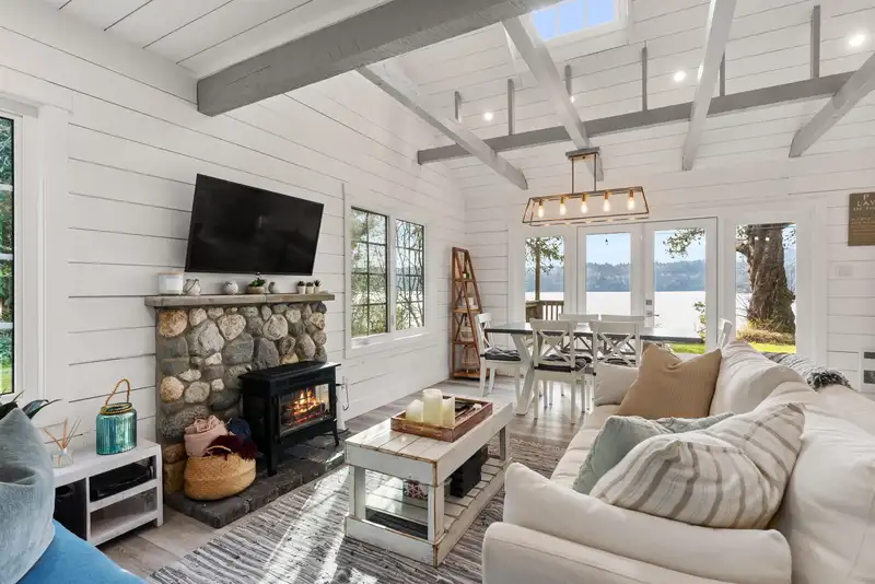 6129 SECHELT INLET ROAD - photo 3 of 40